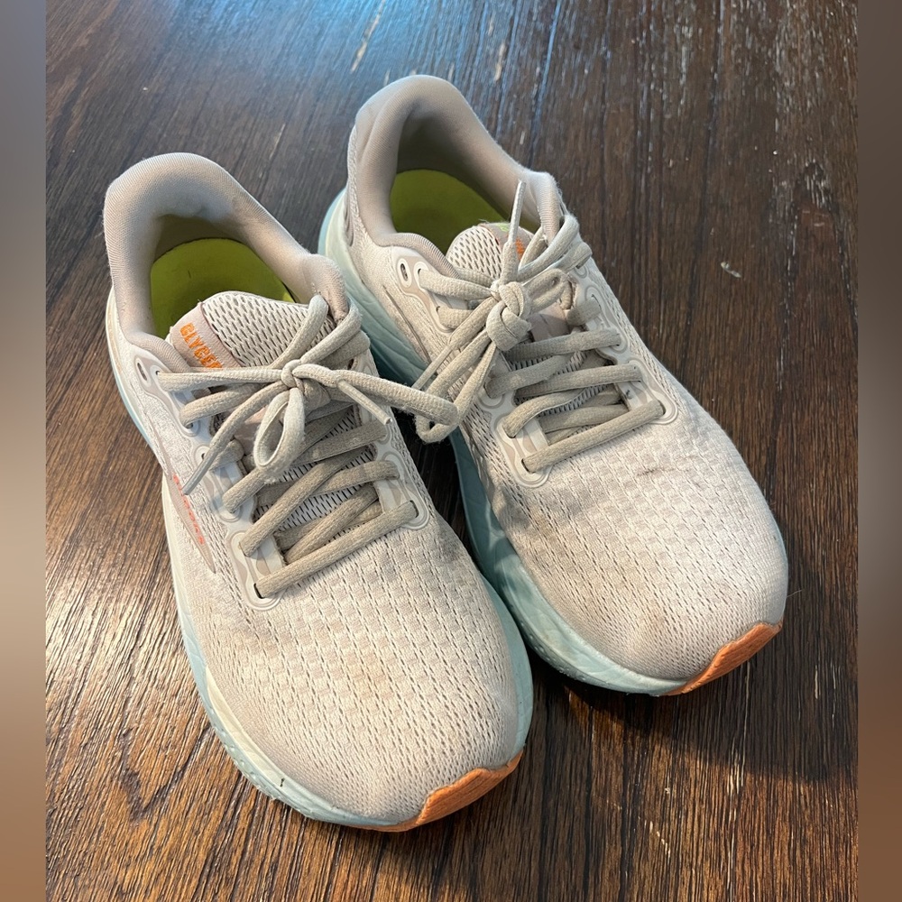 Brooks glycerin 22 running shoes womens 7.5